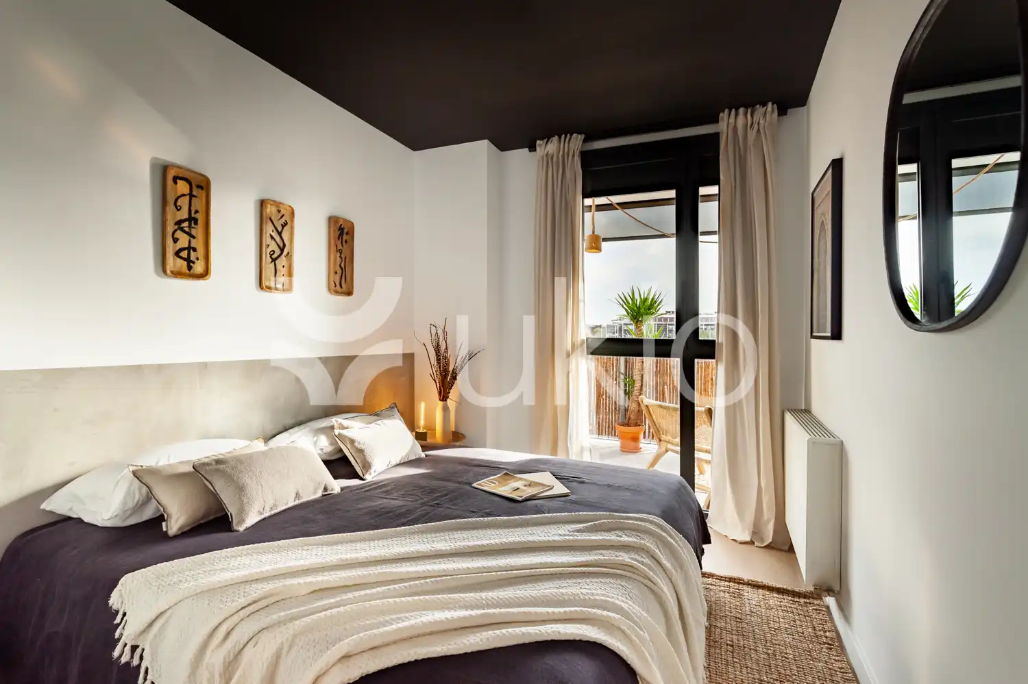 Dormitori de Apartament de lloguer en Barcelona amb Aire condicionat, Terrassa i Moblat