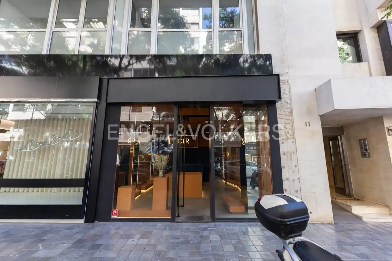 Vista exterior de Local de lloguer en Valencia amb Aire condicionat, Calefacció i Alarma