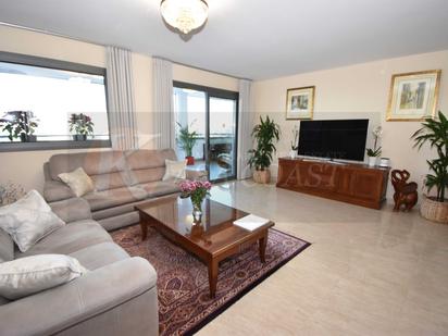 Living room of Flat for sale in Fuengirola  with Air Conditioner, Private garden and Terrace