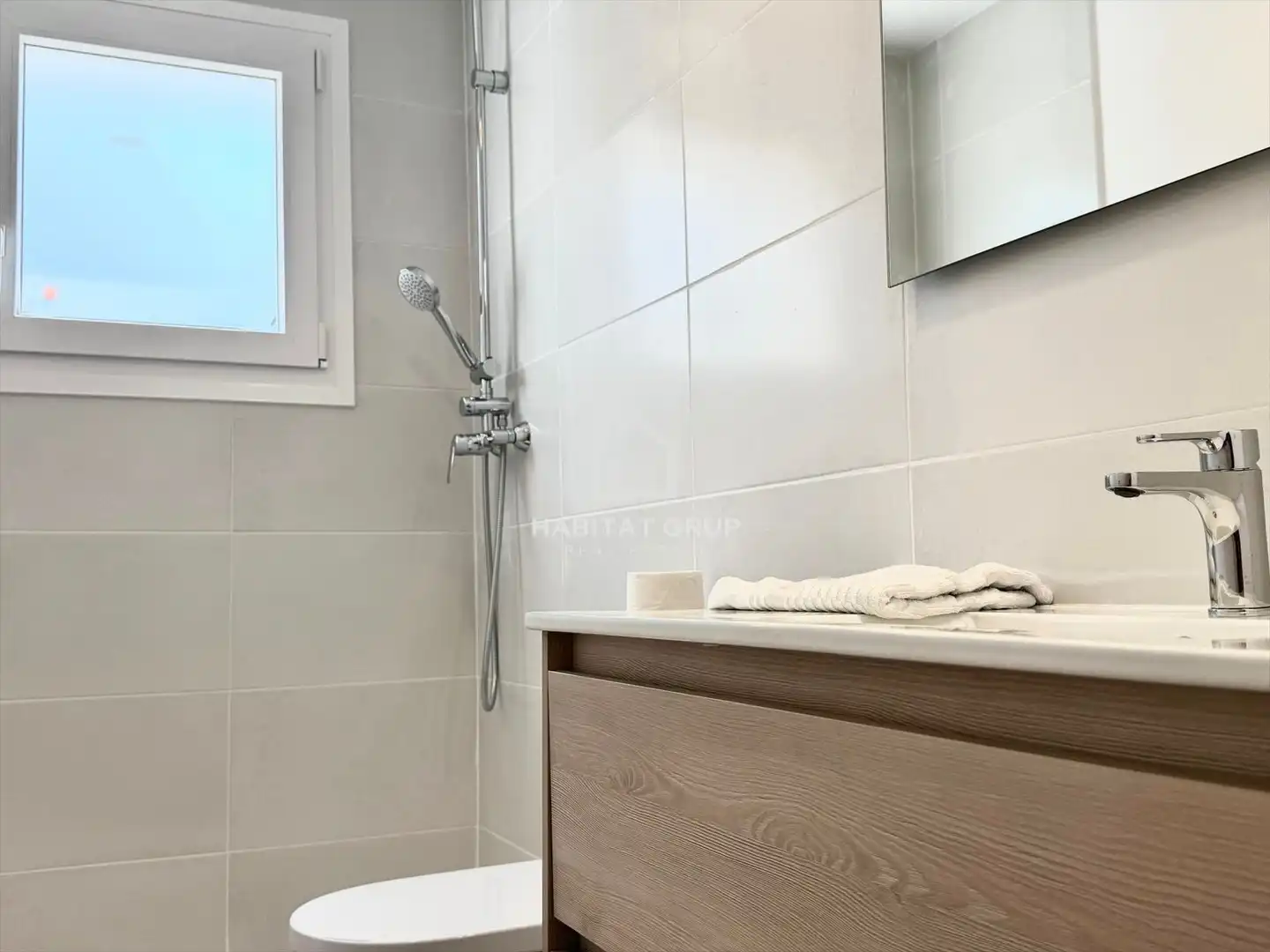 Baño de Casa adosada en venta en Girona con Aire acondicionado, Calefacción y Jardín privado
