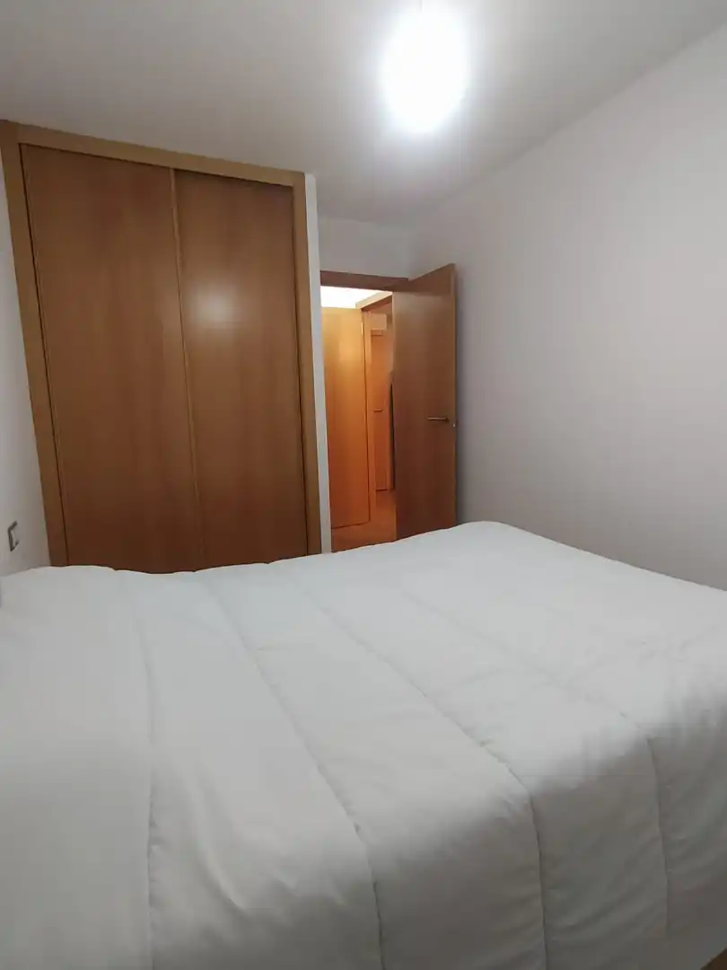 Habitación de Apartamento en venta en Cariño con Calefacción, Parquet y Amueblado
