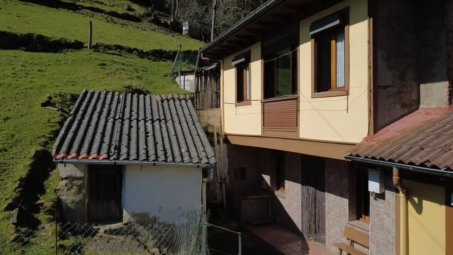 Exterior view of Houses for sale in San Martín del Rey Aurelio  with Heating, Terrace and Storage room