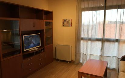 Sala d'estar de Apartament de lloguer en  Granada Capital amb Aire condicionat, Moblat i Piscina comunitària