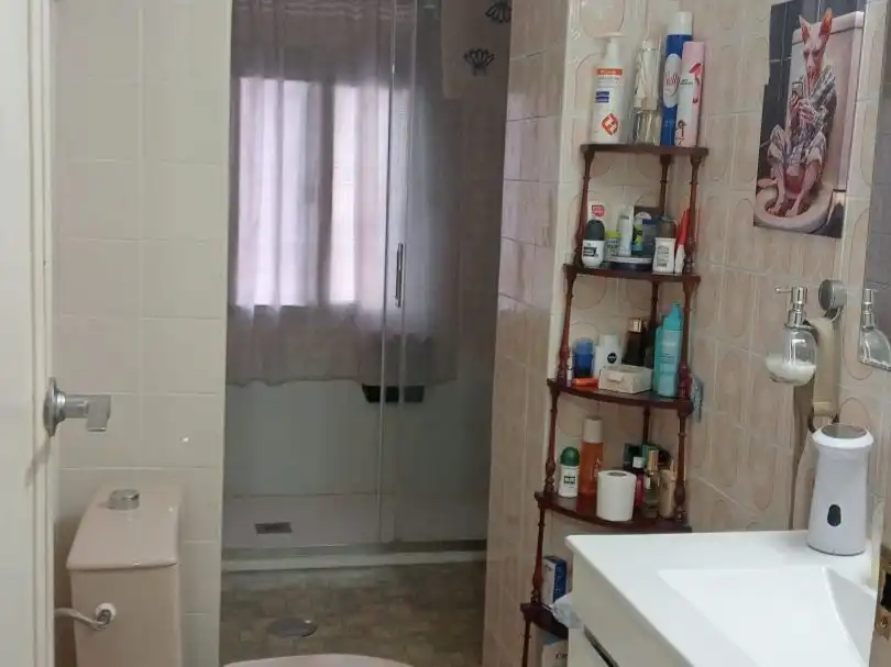 Bany de Pis en venda en Alicante / Alacant amb Terrassa i Balcó