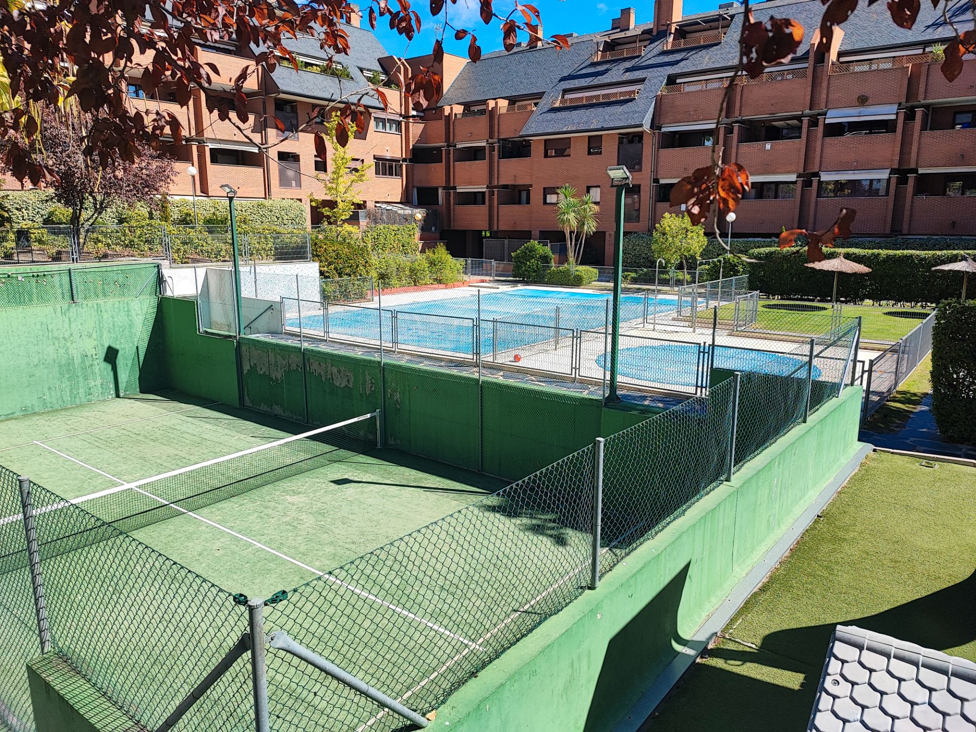 Swimming pool of Flat for sale in Pozuelo de Alarcón  with Air Conditioner, Heating and Parquet flooring