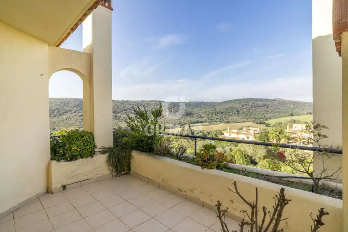 Terrasse von Maisonette zum Verkauf in Sotogrande mit Heizung, Abstellraum und Schwimmbad