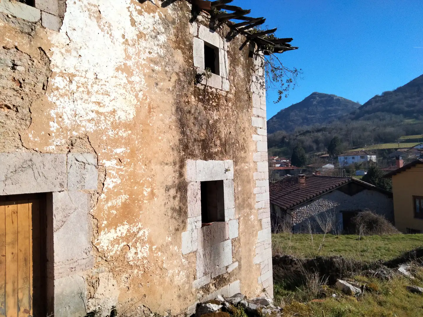 Gebäude zum Verkauf in Lugar Villar, Onís