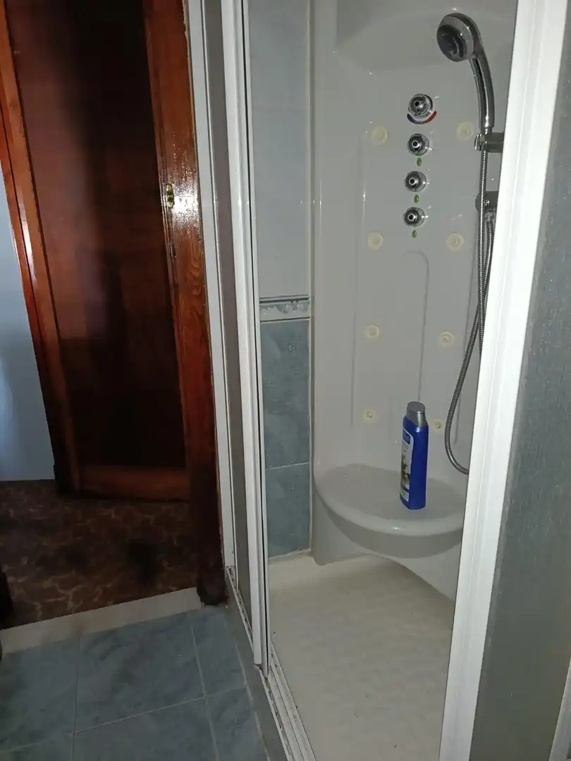 Bany de Pis en venda en Oviedo  amb Terrassa i Moblat