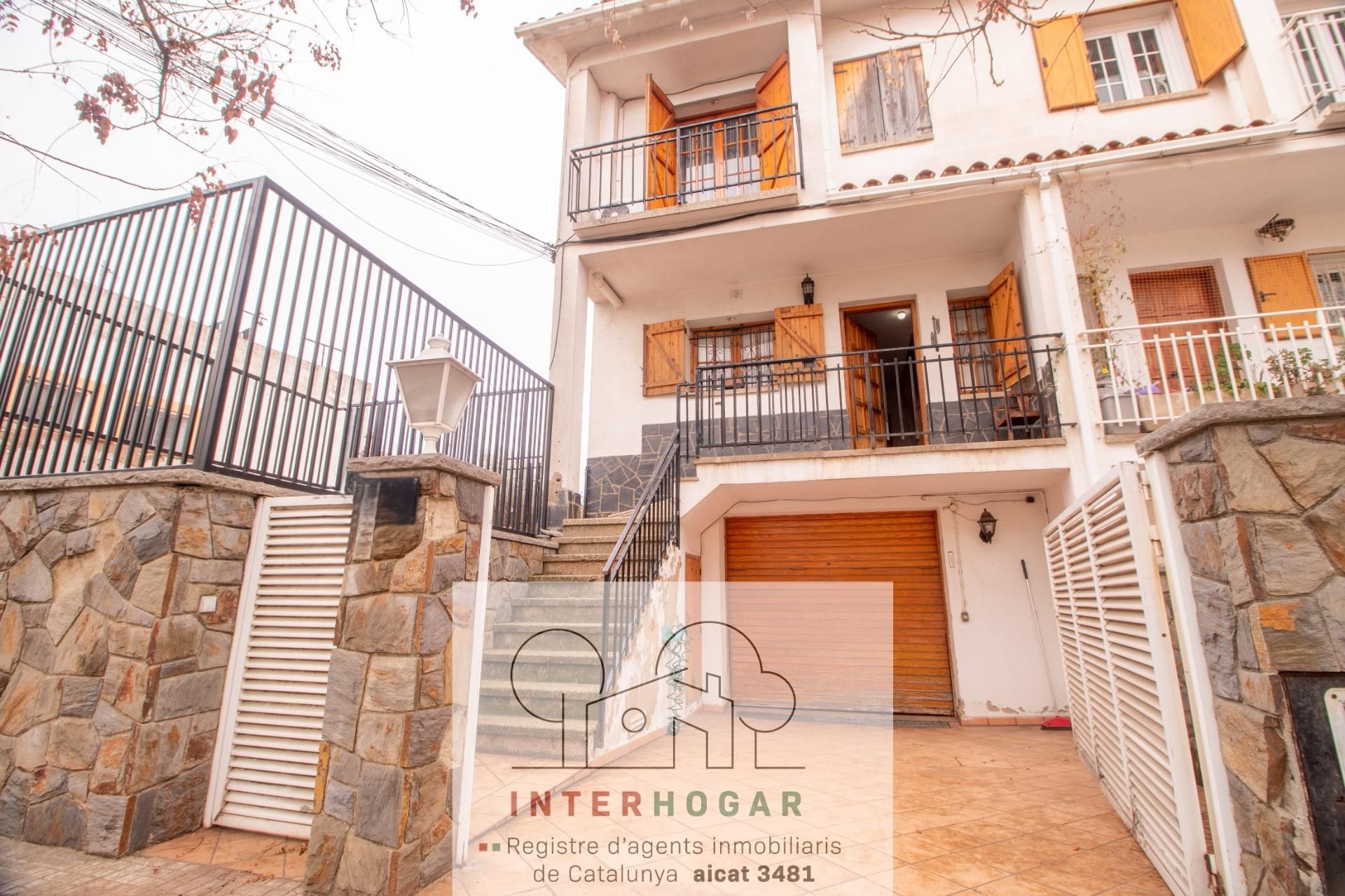 Exterior view of Single-family semi-detached for sale in Cerdanyola del Vallès  with Private garden and Community pool