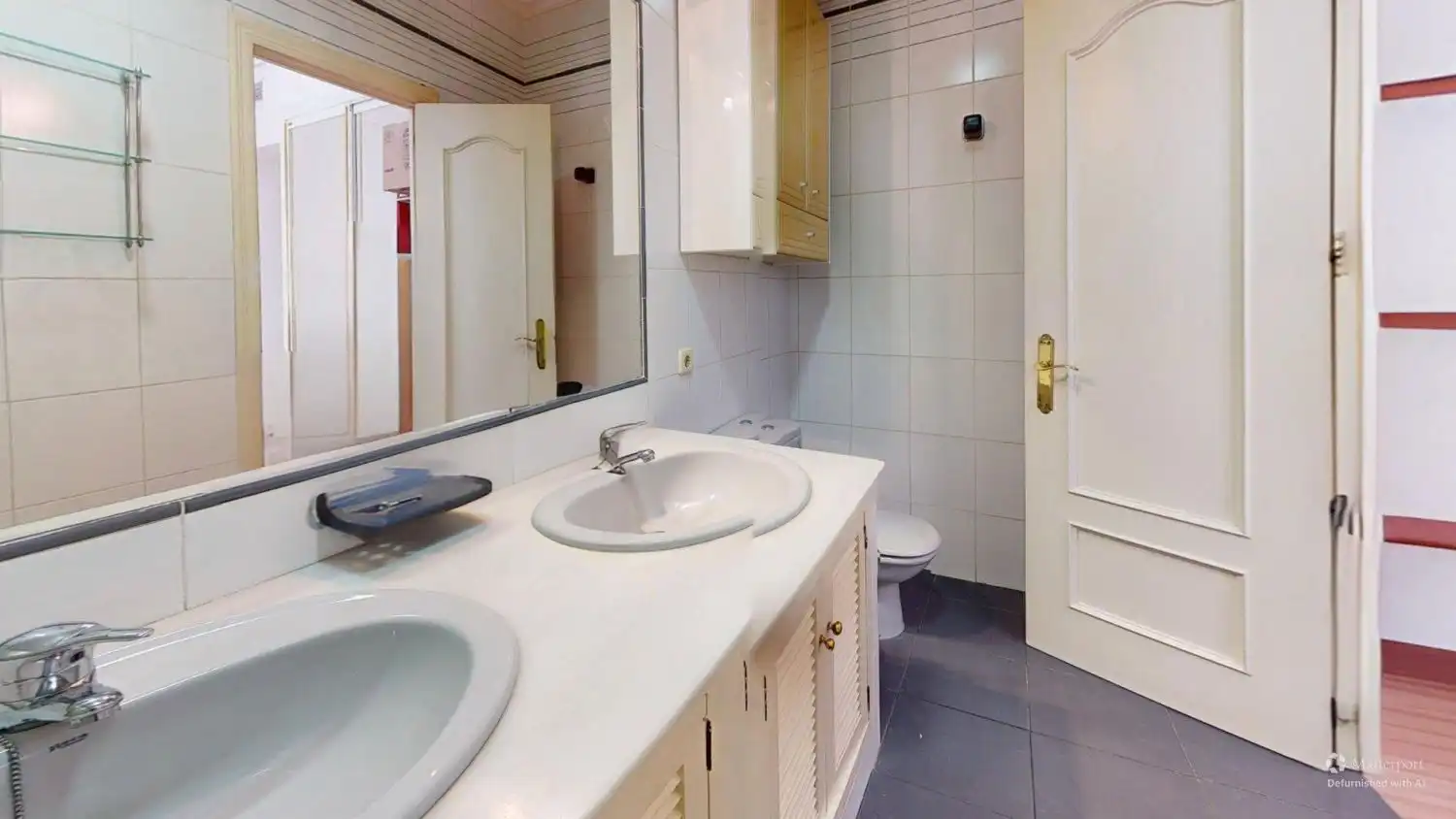 Bathroom of Flat for sale in Sevilla  with Air Conditioner, Heating and Terrace
