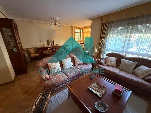 Sala d'estar de Pis en venda en Cáceres Capital amb Aire condicionat, Calefacció i Parquet
