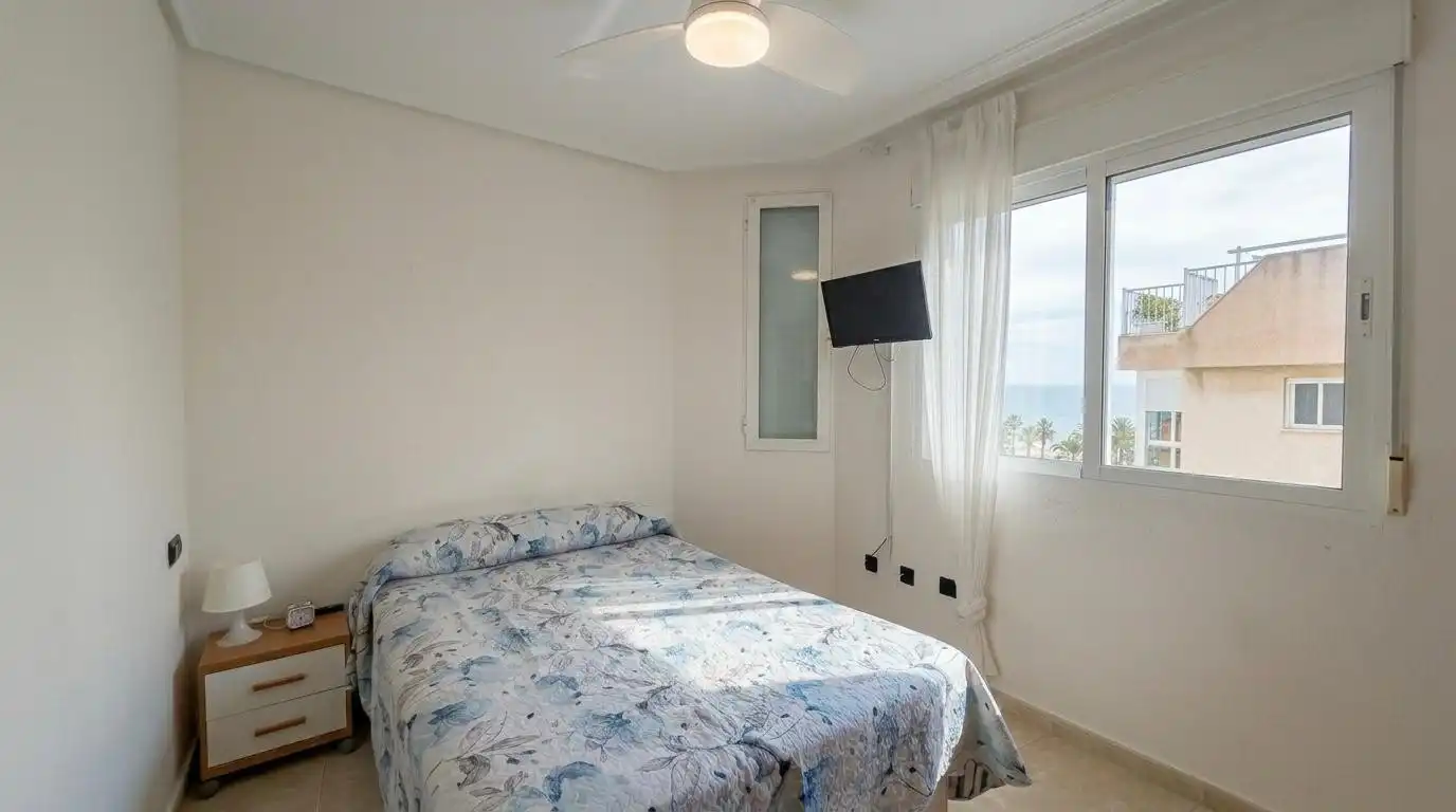 Dormitori de Apartament de lloguer en Torrevieja amb Aire condicionat, Calefacció i Terrassa