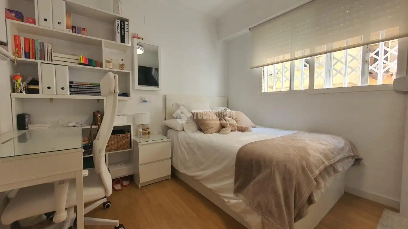 Habitación de Piso en venta en Valencia con Calefacción y Balcón