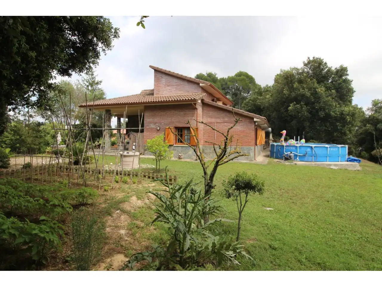 Vista exterior de Casa o chalet en venta en Castellar del Vallès con Calefacción, Jardín privado y Terraza