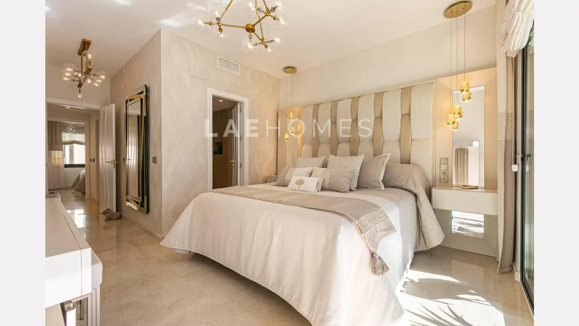 Schlafzimmer von Dachboden zum Verkauf in Marbella mit Klimaanlage, Heizung und Terrasse