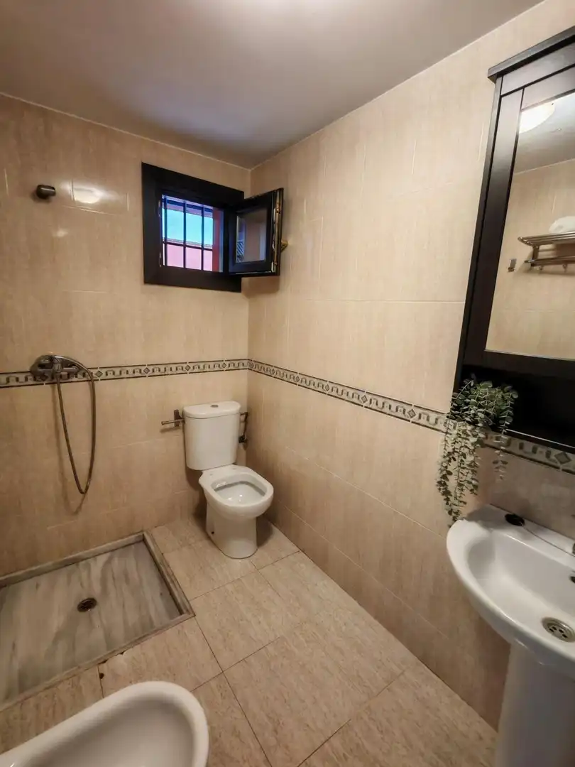 Bathroom of Ground floor for sale in La Zubia  with Community pool