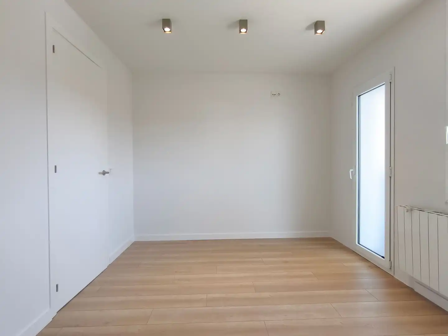 Bedroom of Attic for rent in Girona  with Air Conditioner, Heating and Terrace
