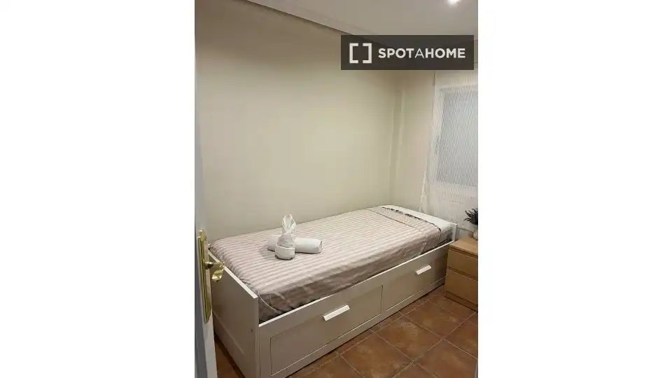 Habitación de Piso de alquiler en Sagunto / Sagunt con Aire acondicionado, Calefacción y Amueblado