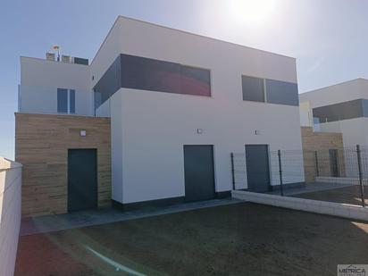 Vista exterior de Casa o xalet en venda en Doñinos de Salamanca amb Calefacció i Balcó