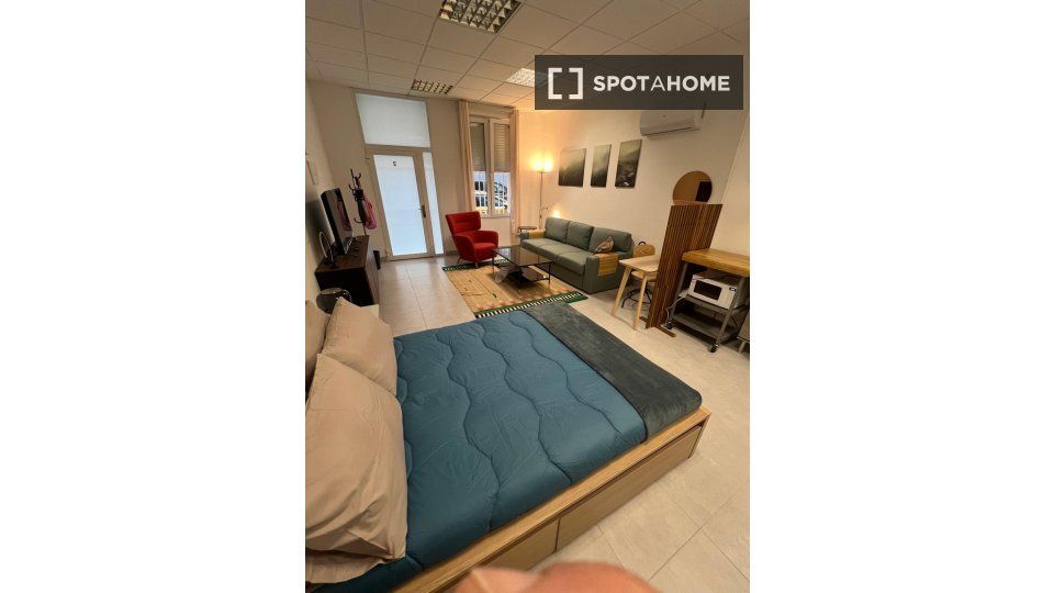 Exterior view of Flat for rent in  Madrid Capital  with Air Conditioner, Heating and Furnished