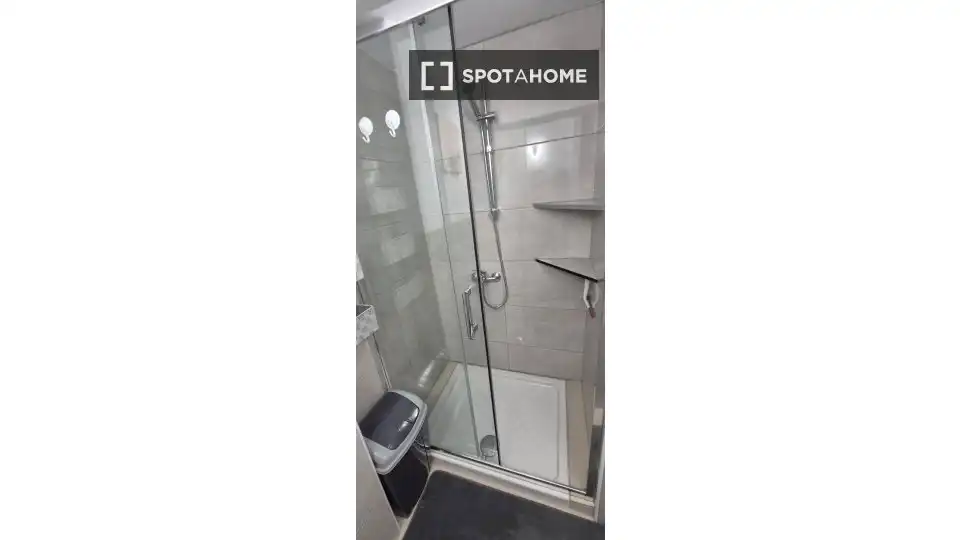 Baño de Estudio para compartir en Arona con Aire acondicionado, Terraza y Amueblado