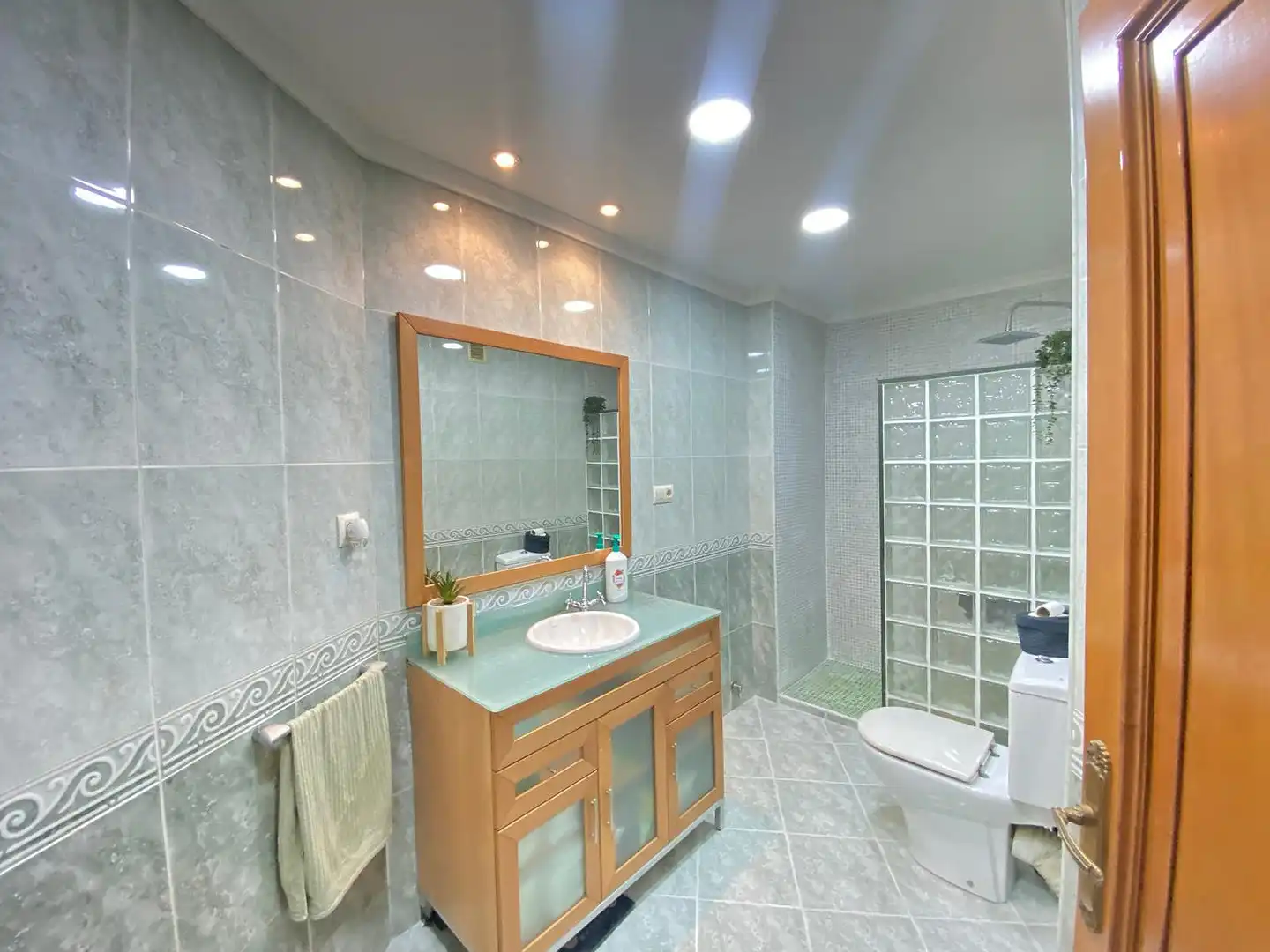 Baño de Piso en venta en  Valencia Capital con Aire acondicionado y Balcón