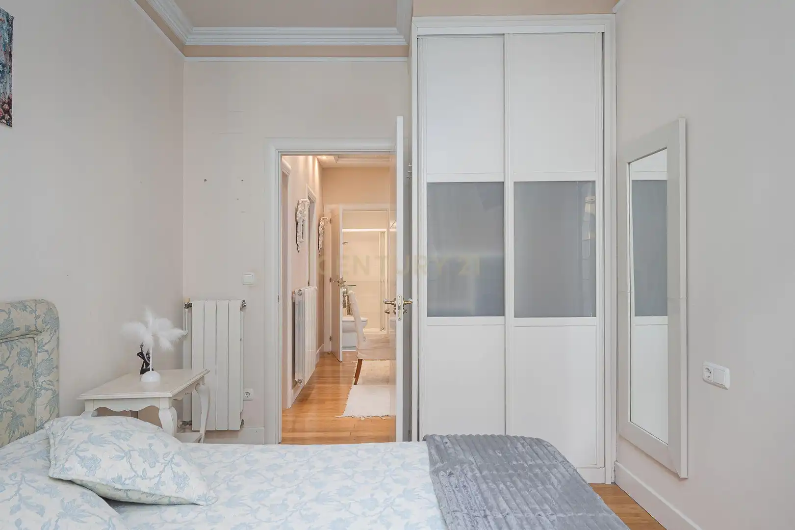 Dormitori de Apartament en venda en Donostia - San Sebastián  amb Forn, Rentadora i Microones