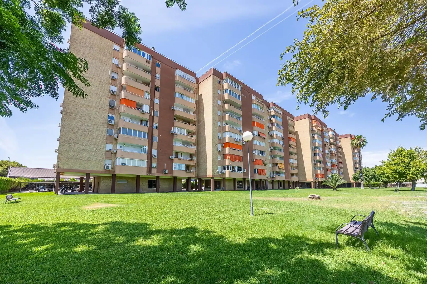 Vista exterior de Pis en venda en Sevilla amb Aire condicionat, Calefacció i Jardí privat
