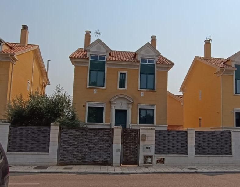 Exterior view of House or chalet for sale in Zamora Capital   with Heating, Private garden and Terrace