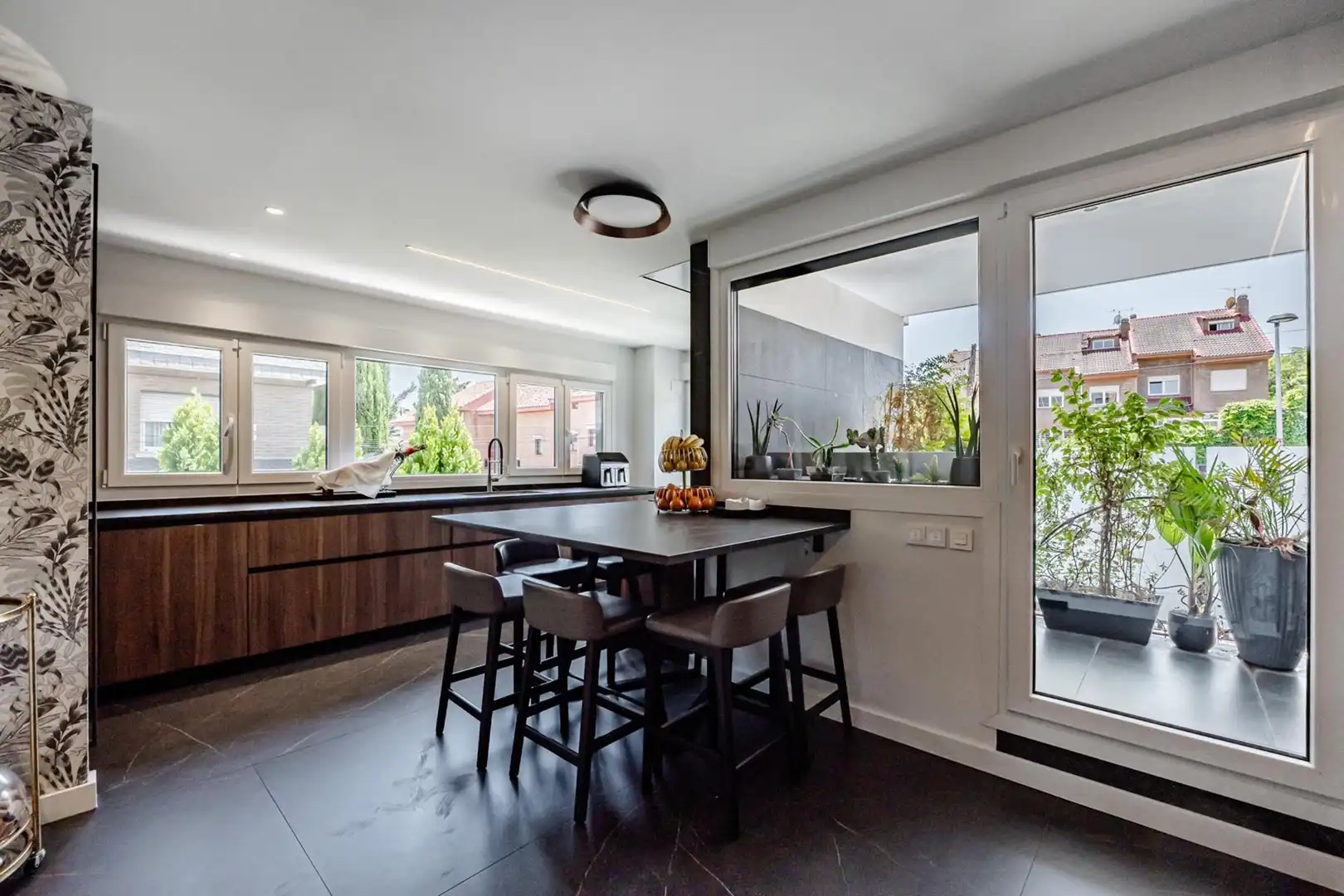 Cocina de Casa adosada en venta en Pozuelo de Alarcón con Aire acondicionado, Calefacción y Piscina