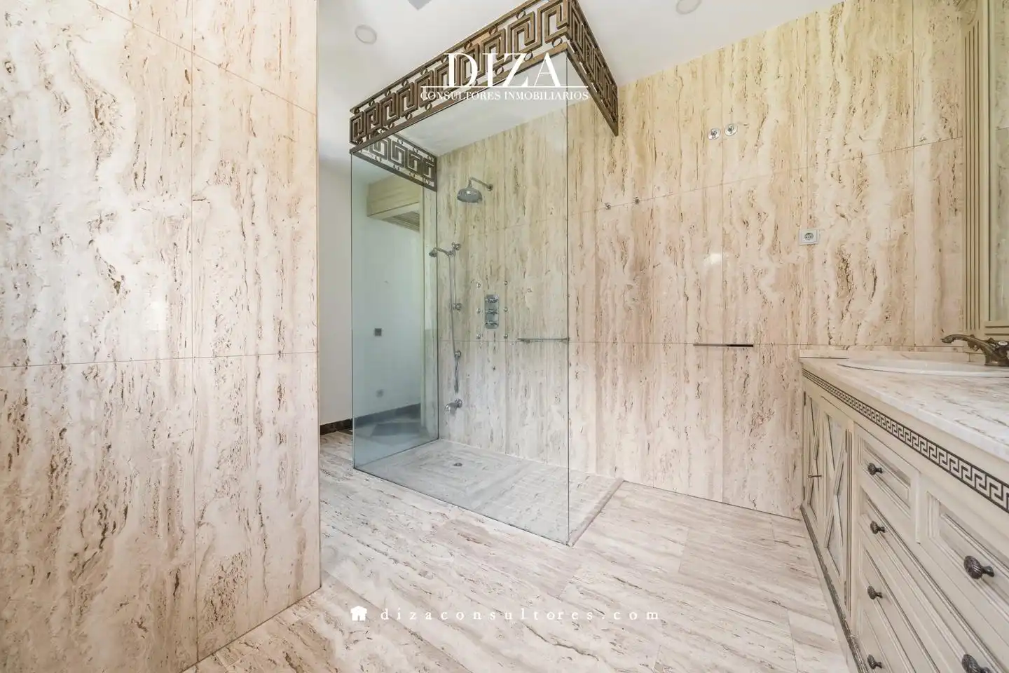 Bathroom of Houses for rent in Madrid  with Air Conditioner, Heating and Private garden