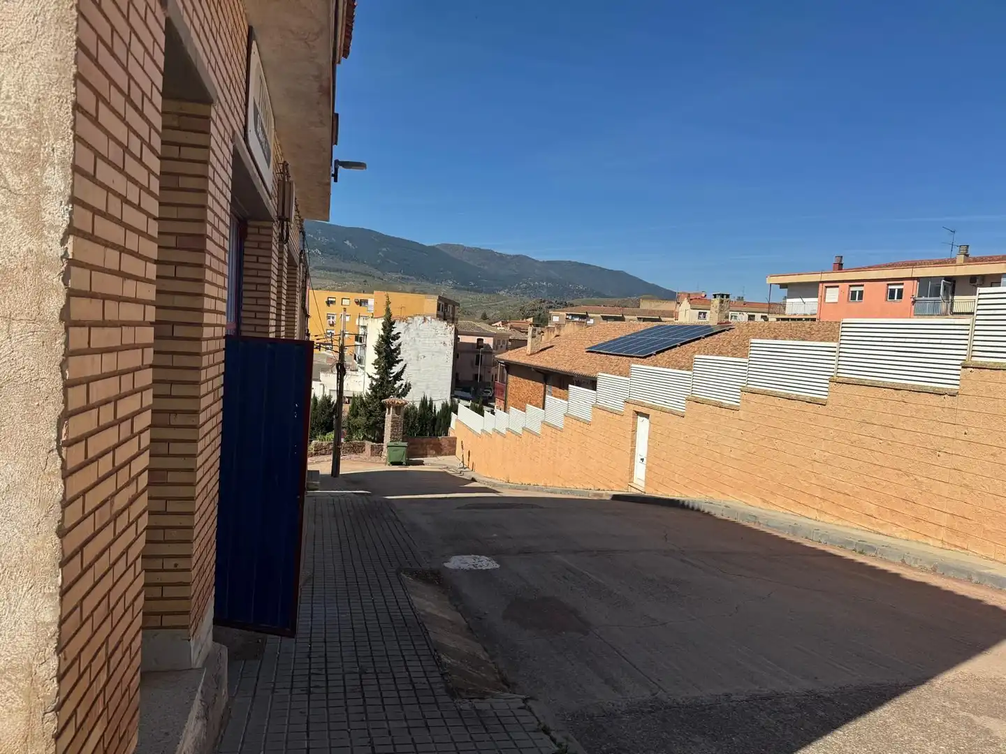 Vista exterior de Nave industrial en venta en Illueca