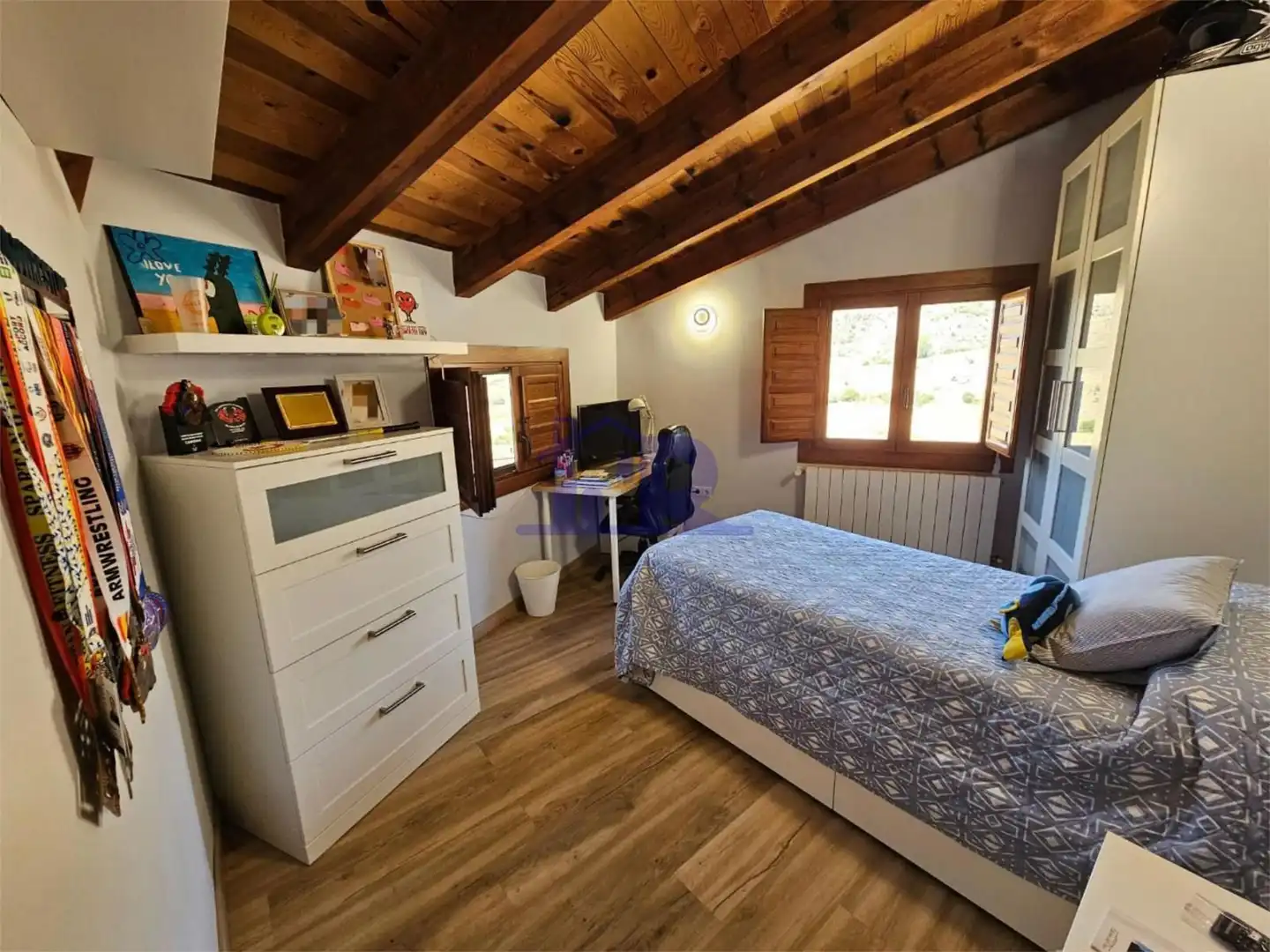 Dormitori de Casa o xalet en venda en Valdemeca amb Calefacció, Jardí privat i Parquet