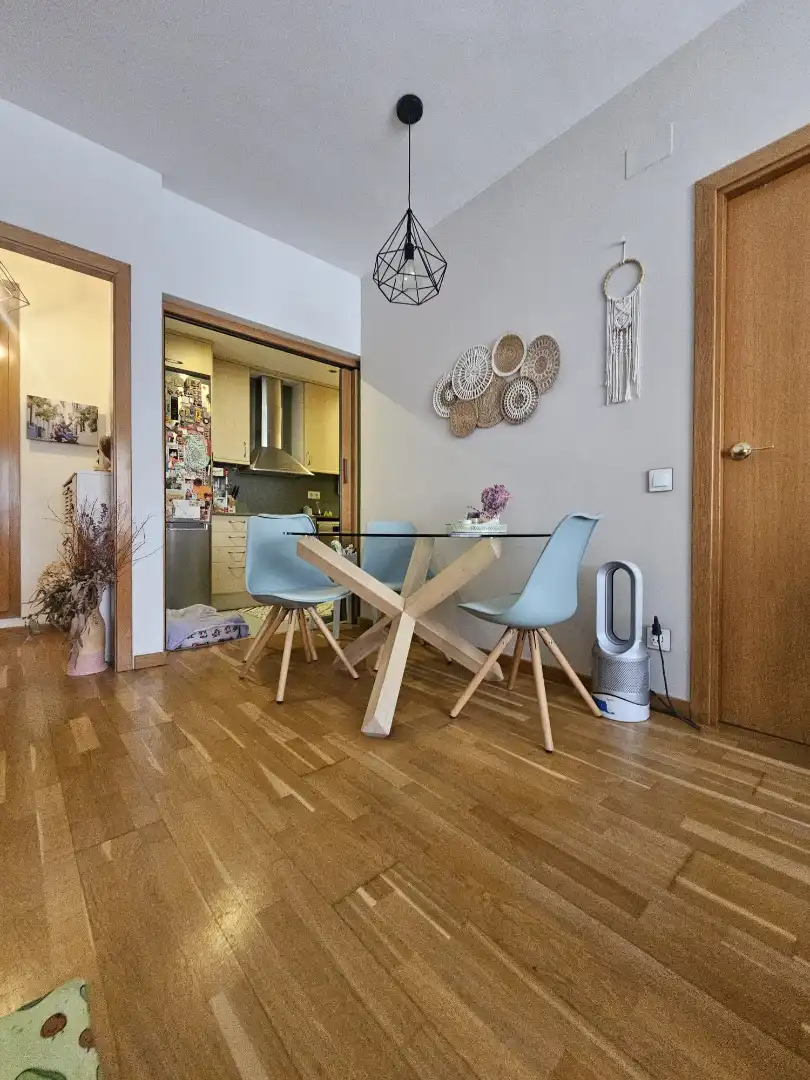 Comedor de Piso en venta en Barcelona con Parquet, Amueblado y Horno