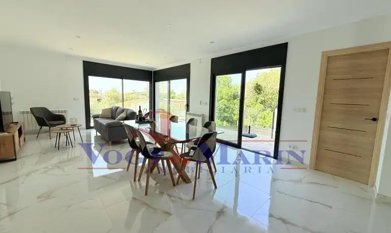 Casa con piscina en venta en Carrer Illes Balears, imagen 3