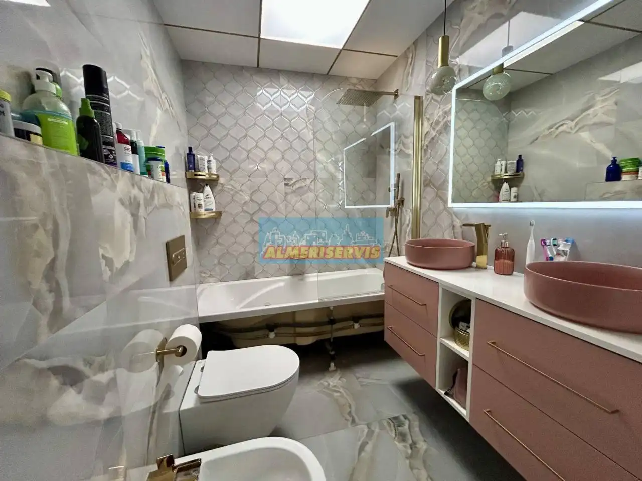 Bany de Casa o xalet en venda en Roquetas de Mar amb Aire condicionat i Terrassa