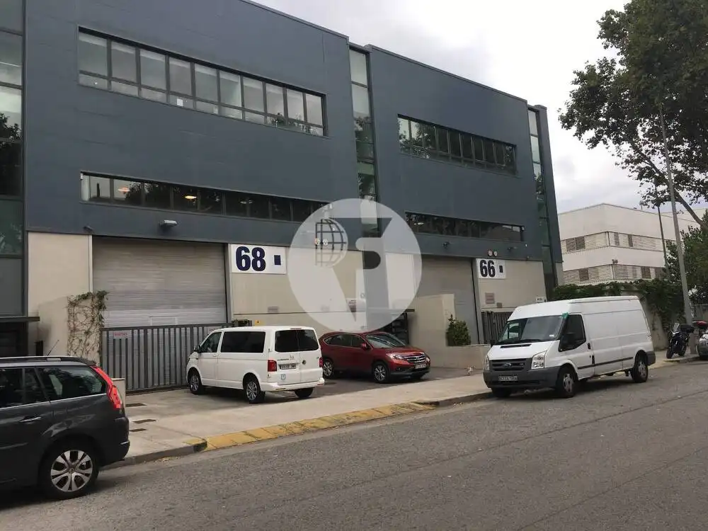 Vista exterior de Nave industrial de alquiler en Cornellà de Llobregat