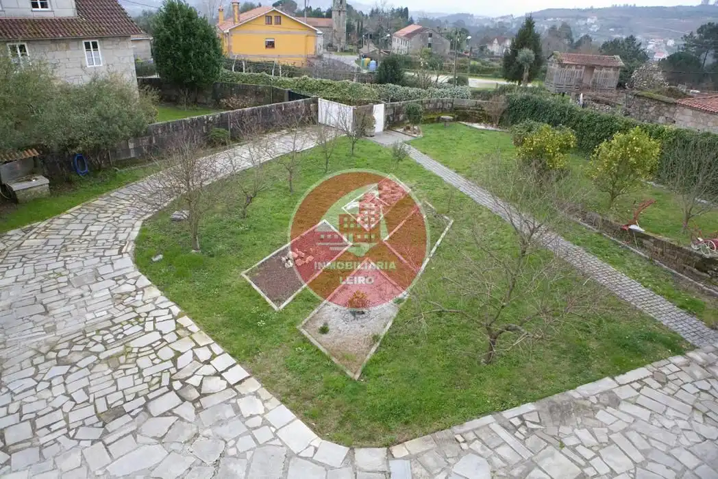 Jardí de Casa o xalet en venda en Pontevedra Capital  amb Jardí privat, Terrassa i Moblat
