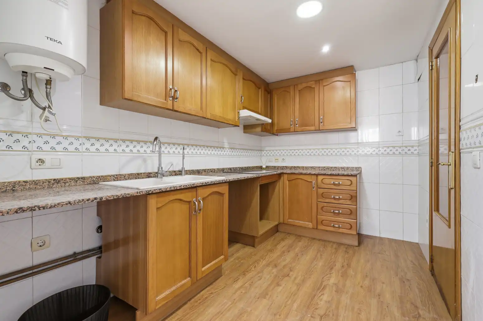 Küche von Wohnung zum Verkauf in Alaquàs mit Klimaanlage, Terrasse und Abstellraum