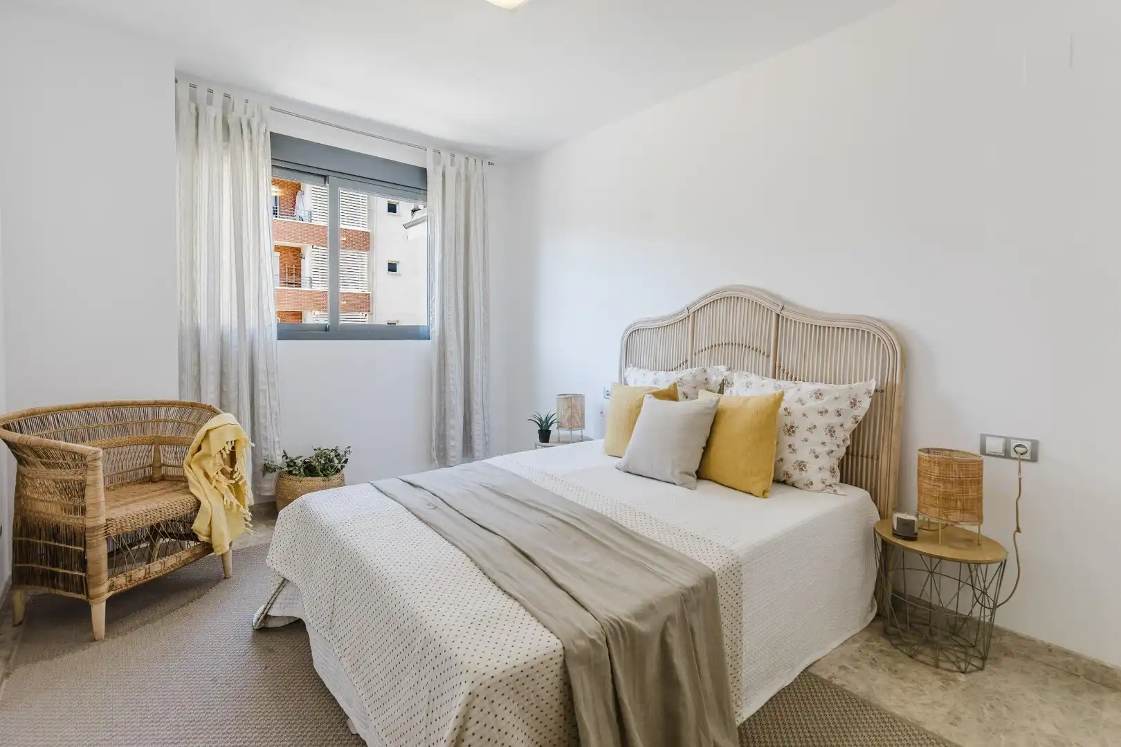 Bedroom of Flat for sale in Paterna  with Air Conditioner, Private garden and Terrace