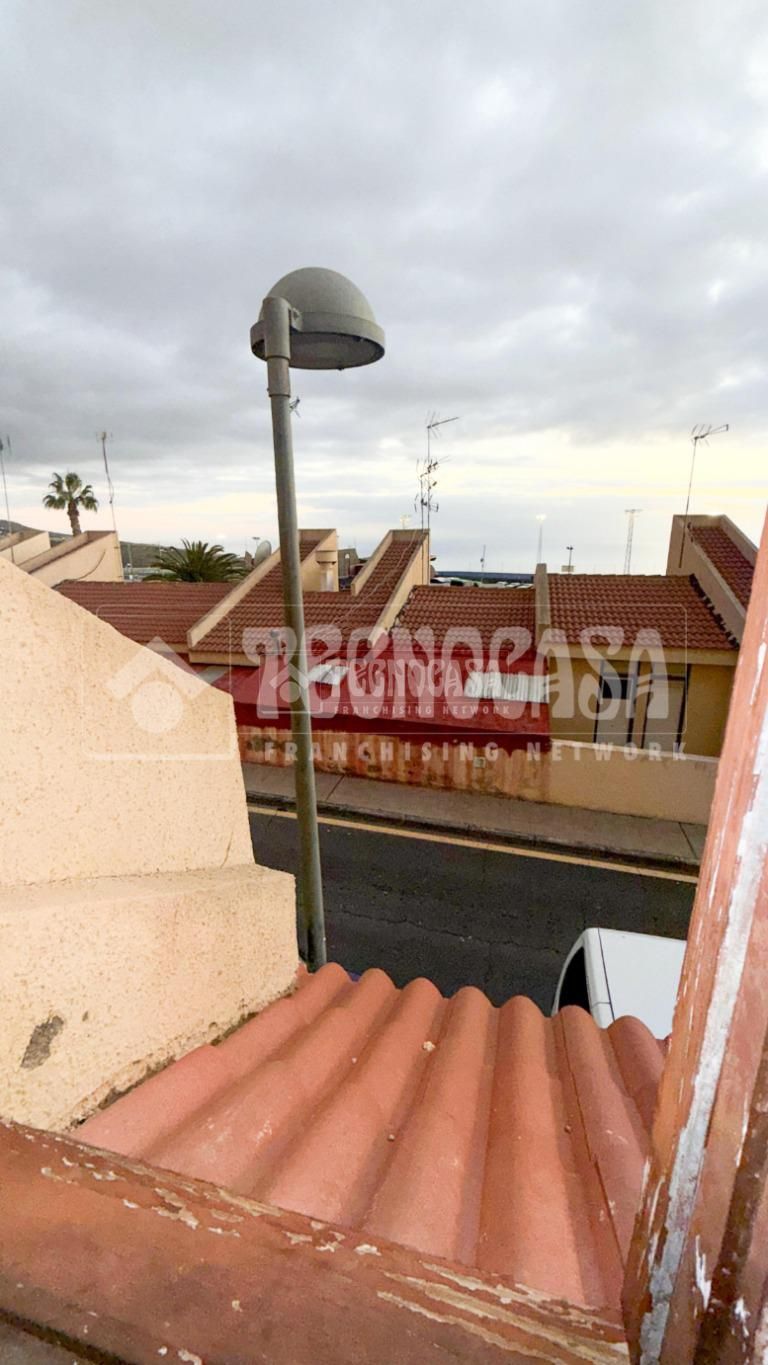 Vista exterior de Casa adosada en venda en Guía de Isora amb Terrassa