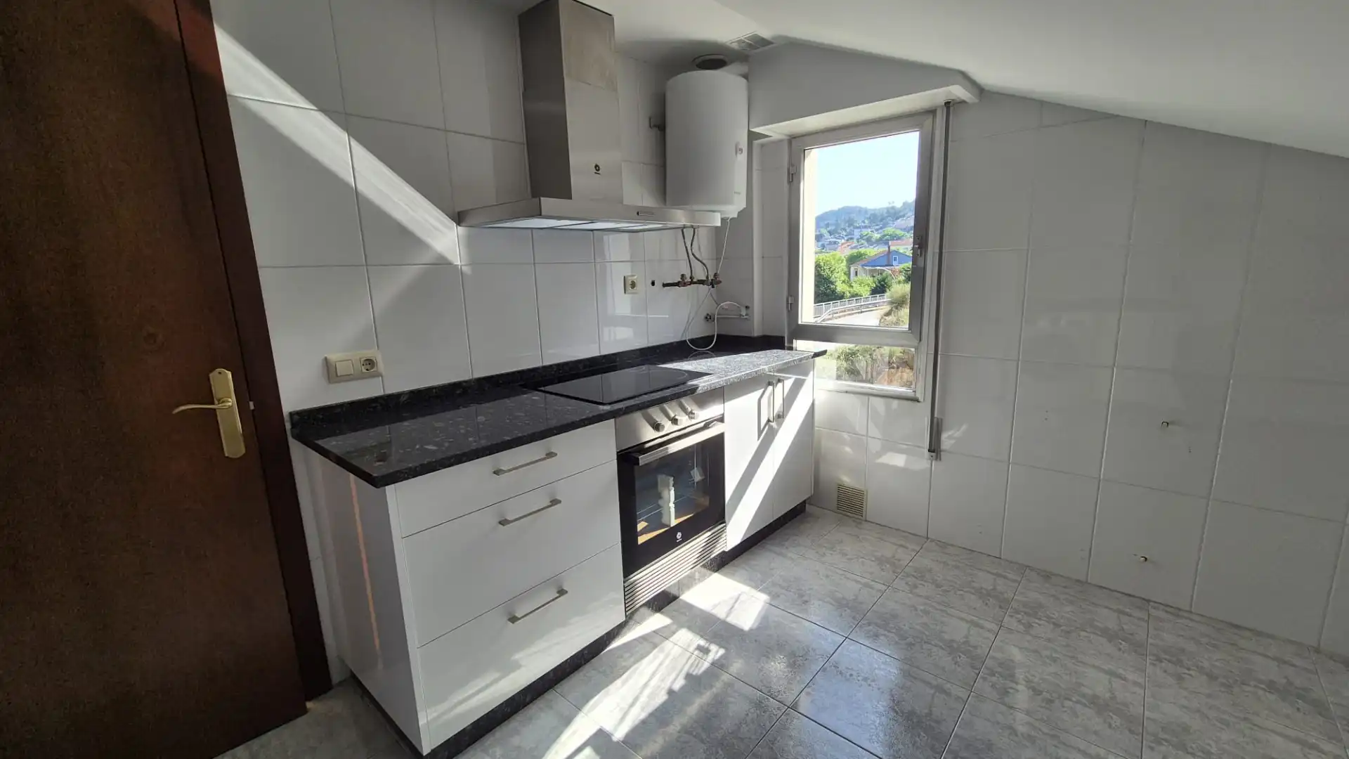 Kitchen of Flat for rent in Ourense Capital   with Heating, Oven and Washing machine