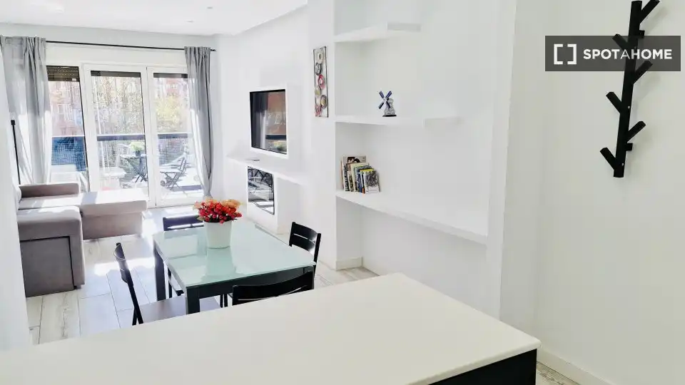 Dining room of Flat for rent in Madrid  with Air Conditioner, Heating and Furnished