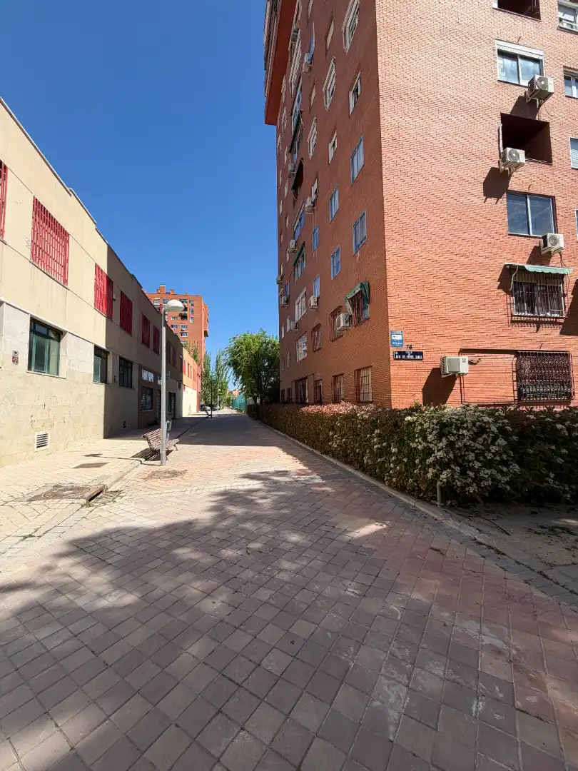 Außenansicht von Geschaftsraum zur Miete in Madrid mit Klimaanlage und Heizung