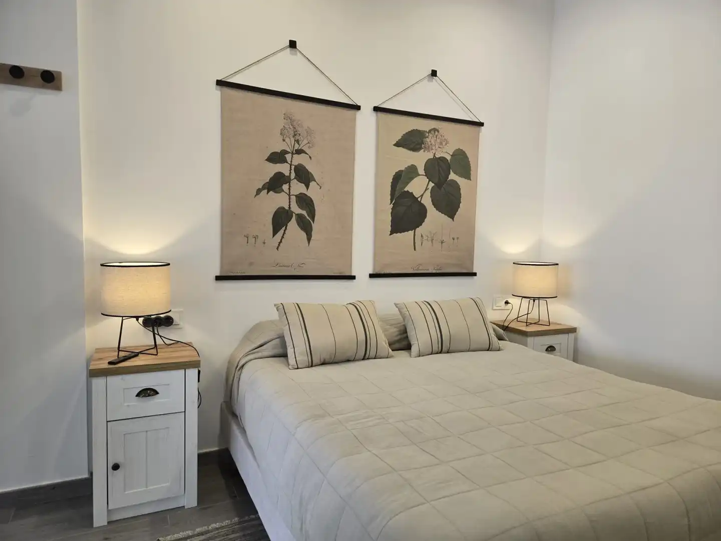 Dormitori de Apartament de lloguer en Gelves amb Aire condicionat, Calefacció i Moblat