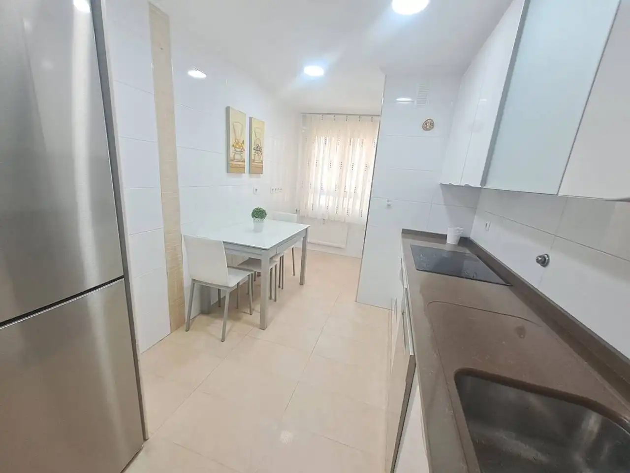 Flat for rent in Calle Antonio Machado, Reyes Católicos