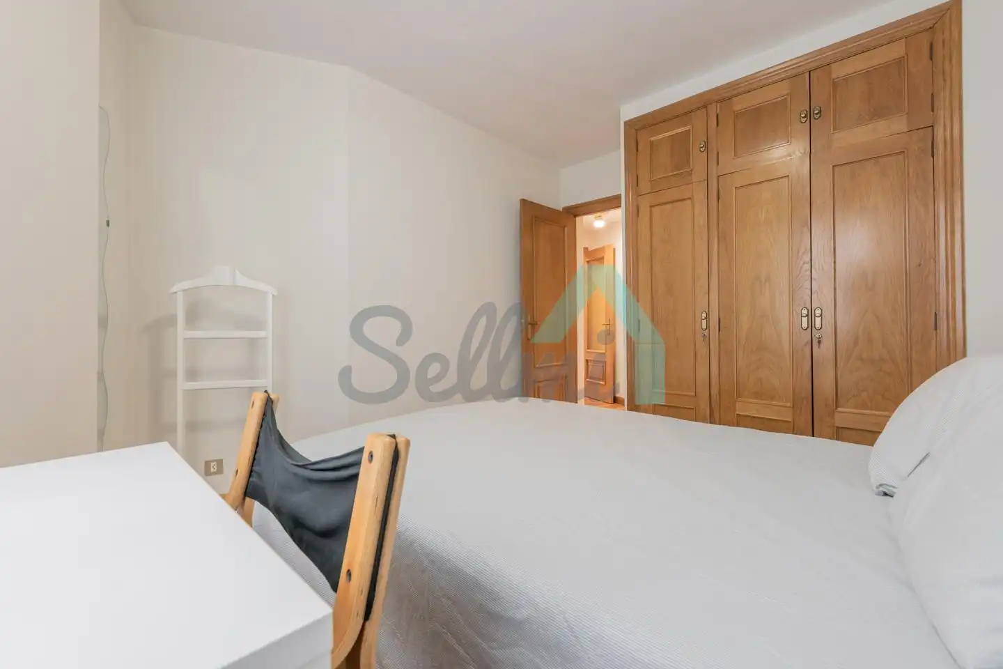 Bedroom of Flat for rent in Oviedo   with Heating, Parquet flooring and Furnished