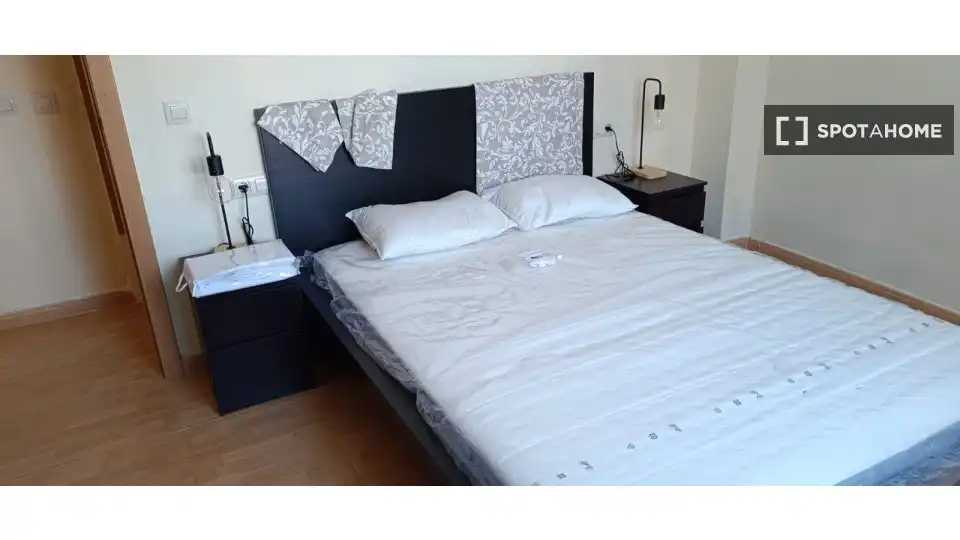 Habitación de Piso de alquiler en Sagunto / Sagunt con Aire acondicionado, Calefacción y Amueblado