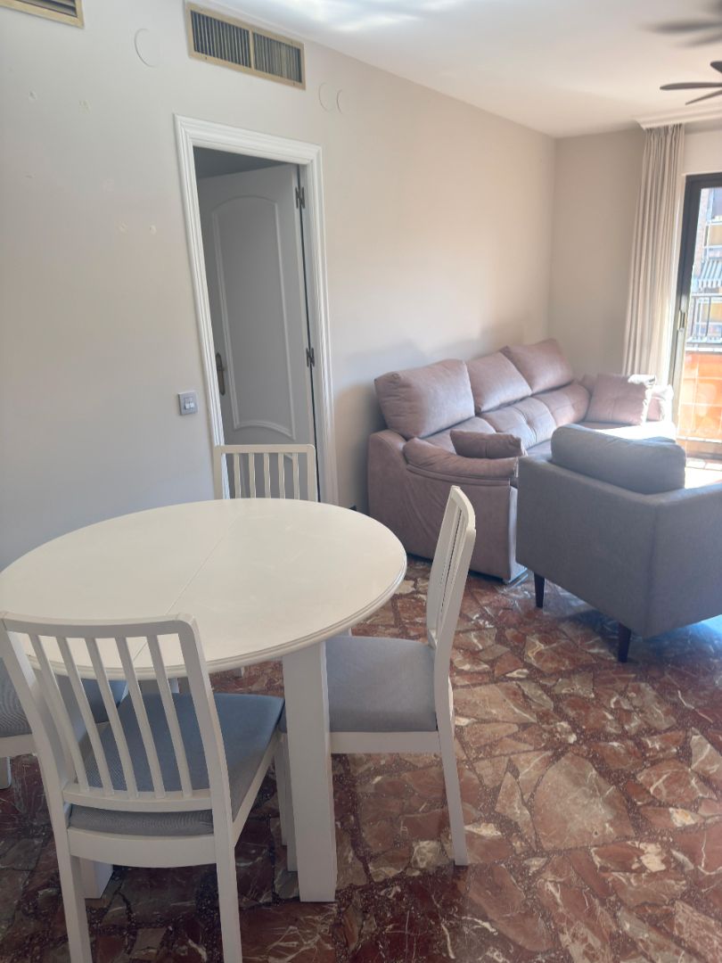 Living room of Flat to rent in  Granada Capital  with Air Conditioner, Furnished and Washing machine