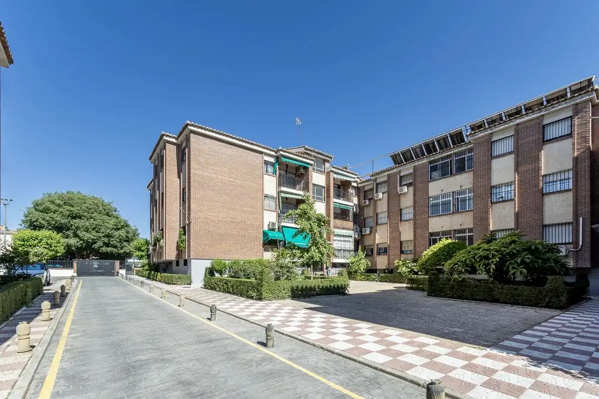 Vista exterior de Piso en venta en Granada con Aire acondicionado, Calefacción y Terraza